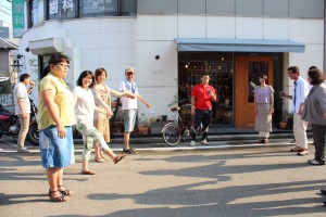 花いちもんめをしているメンバー
