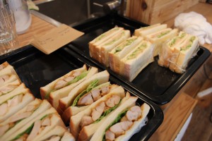 今日のサンドイッチはアボガド＆ツナとタンドリーチキンの2種類。美味しかった！